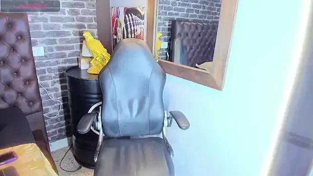 Discover our girls online shows and discover the company of countless livestreamers, with stunning shapes, sex toys and more.