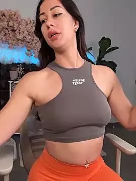 Discover our girls online shows and discover the company of countless livestreamers, with stunning shapes, sex toys and more.