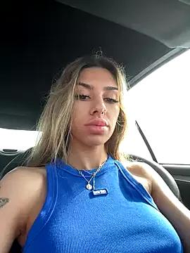 Discover our girls online shows and discover the company of countless livestreamers, with stunning shapes, sex toys and more.