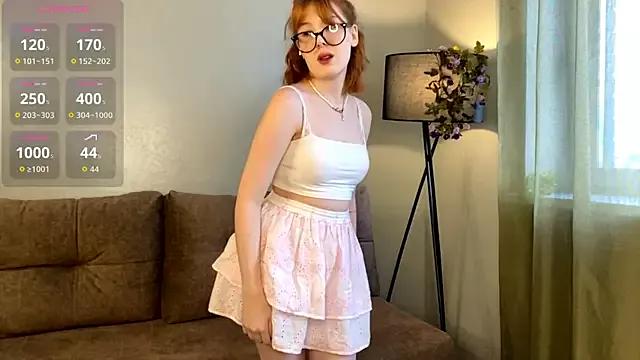 Discover our girls online shows and discover the company of countless livestreamers, with stunning shapes, sex toys and more.