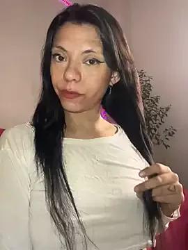 Discover our girls online shows and discover the company of countless livestreamers, with stunning shapes, sex toys and more.