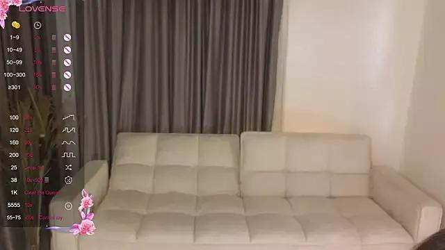 MelisaCrown from StripChat is Freechat