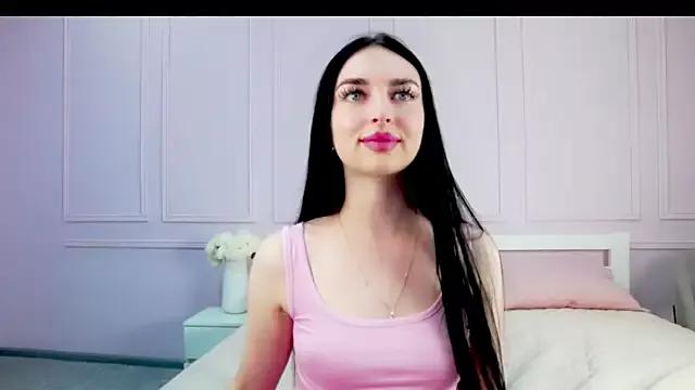 Discover our girls online shows and discover the company of countless livestreamers, with stunning shapes, sex toys and more.