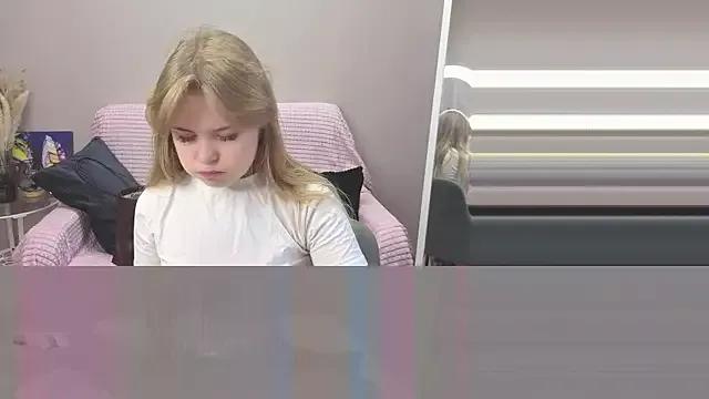 Discover our girls online shows and discover the company of countless livestreamers, with stunning shapes, sex toys and more.