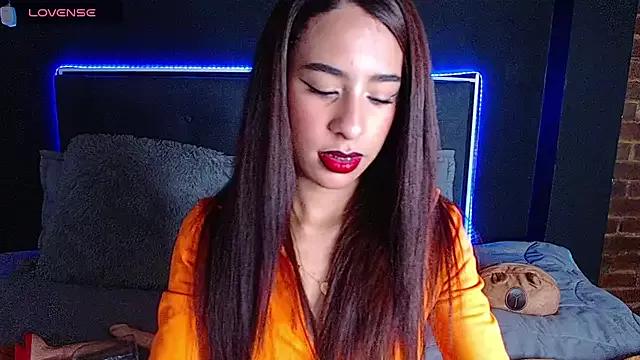 Discover our girls online shows and discover the company of countless livestreamers, with stunning shapes, sex toys and more.