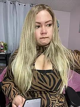 Discover our girls online shows and discover the company of countless livestreamers, with stunning shapes, sex toys and more.