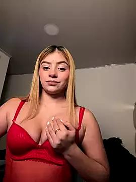 Discover our girls online shows and discover the company of countless livestreamers, with stunning shapes, sex toys and more.