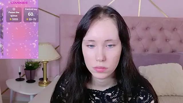 Discover our girls online shows and discover the company of countless livestreamers, with stunning shapes, sex toys and more.