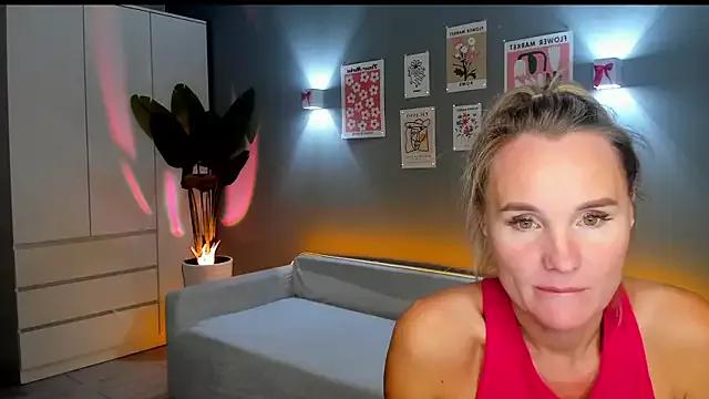 Melissa_Grande from StripChat is Freechat