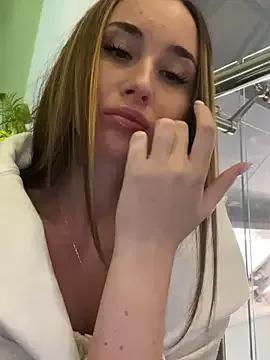 Melissa_loover from StripChat is Freechat