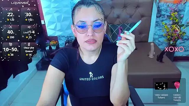 Discover our girls online shows and discover the company of countless livestreamers, with stunning shapes, sex toys and more.