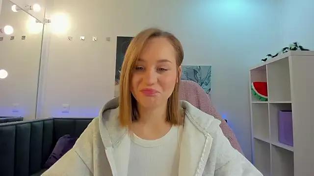 Discover our girls online shows and discover the company of countless livestreamers, with stunning shapes, sex toys and more.