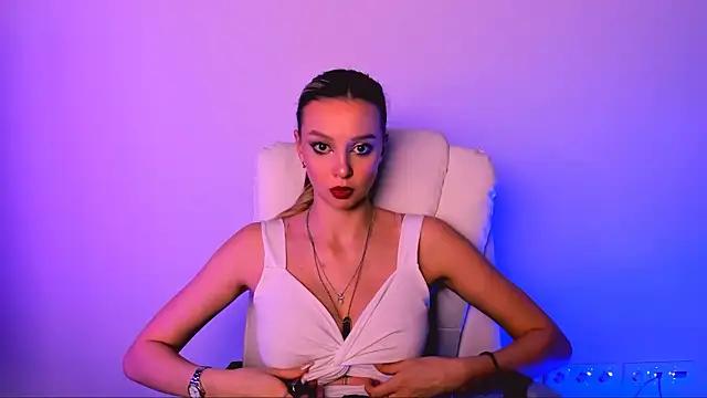Discover our girls online shows and discover the company of countless livestreamers, with stunning shapes, sex toys and more.