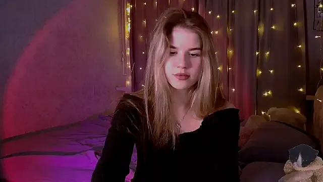 Discover our girls online shows and discover the company of countless livestreamers, with stunning shapes, sex toys and more.