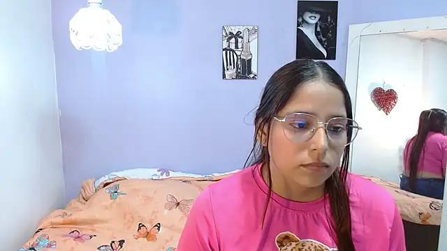 Discover our girls online shows and discover the company of countless livestreamers, with stunning shapes, sex toys and more.