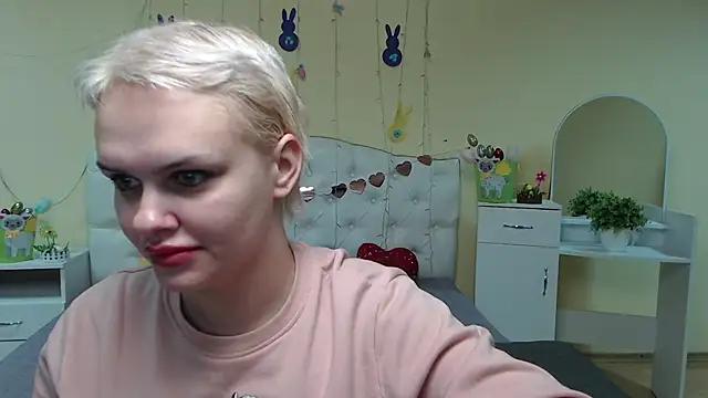 Discover our girls online shows and discover the company of countless livestreamers, with stunning shapes, sex toys and more.
