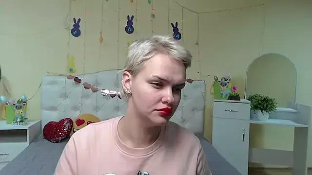 Discover our girls online shows and discover the company of countless livestreamers, with stunning shapes, sex toys and more.