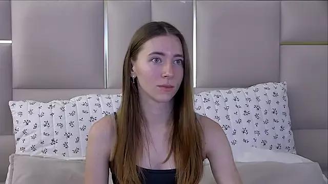 Discover our girls online shows and discover the company of countless livestreamers, with stunning shapes, sex toys and more.