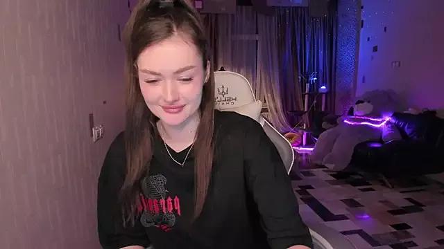 Discover our girls online shows and discover the company of countless livestreamers, with stunning shapes, sex toys and more.