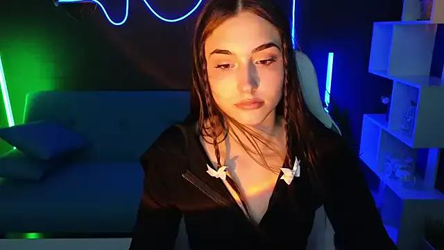 Discover our girls online shows and discover the company of countless livestreamers, with stunning shapes, sex toys and more.