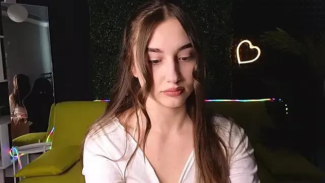 Discover our girls online shows and discover the company of countless livestreamers, with stunning shapes, sex toys and more.