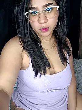 Discover our girls online shows and discover the company of countless livestreamers, with stunning shapes, sex toys and more.