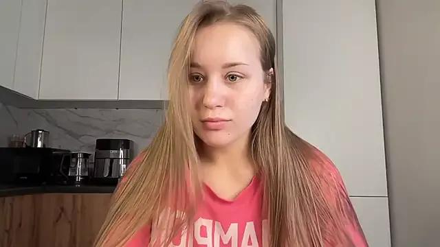 Discover our girls online shows and discover the company of countless livestreamers, with stunning shapes, sex toys and more.
