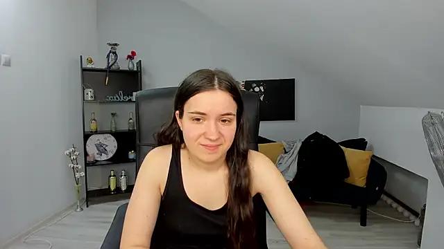 Discover our girls online shows and discover the company of countless livestreamers, with stunning shapes, sex toys and more.