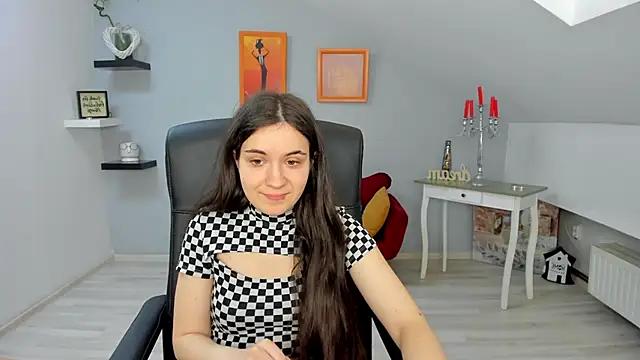 Discover our girls online shows and discover the company of countless livestreamers, with stunning shapes, sex toys and more.