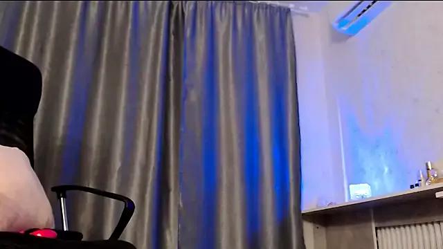 Mell_chik from StripChat is Freechat