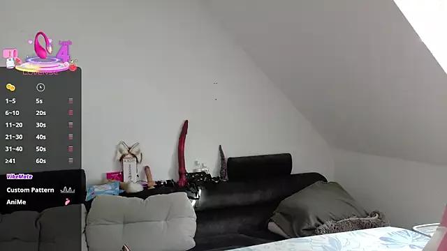 Melly4You from StripChat is Freechat