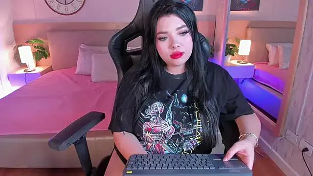 Discover our girls online shows and discover the company of countless livestreamers, with stunning shapes, sex toys and more.