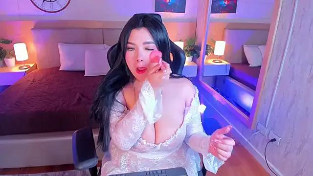Discover our girls online shows and discover the company of countless livestreamers, with stunning shapes, sex toys and more.
