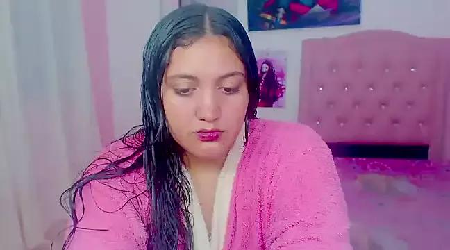 Discover our girls online shows and discover the company of countless livestreamers, with stunning shapes, sex toys and more.
