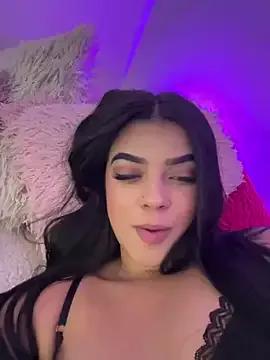 Discover our girls online shows and discover the company of countless livestreamers, with stunning shapes, sex toys and more.