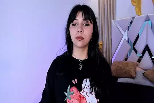 Discover our girls online shows and discover the company of countless livestreamers, with stunning shapes, sex toys and more.