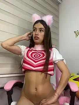 Discover our girls online shows and discover the company of countless livestreamers, with stunning shapes, sex toys and more.