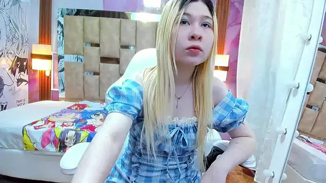 Discover our girls online shows and discover the company of countless livestreamers, with stunning shapes, sex toys and more.