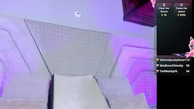 Melody_rouxx from StripChat is Freechat