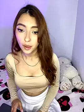 Discover our girls online shows and discover the company of countless livestreamers, with stunning shapes, sex toys and more.
