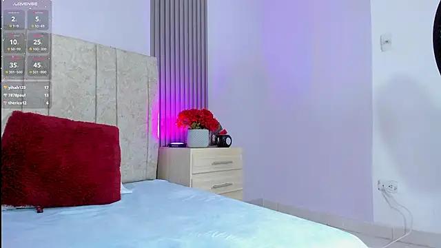 Discover our girls online shows and discover the company of countless livestreamers, with stunning shapes, sex toys and more.