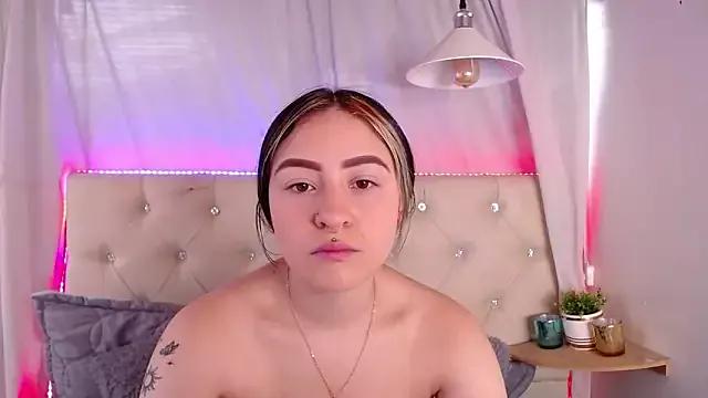 Discover our girls online shows and discover the company of countless livestreamers, with stunning shapes, sex toys and more.