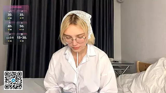 MelodyImam from StripChat is Freechat