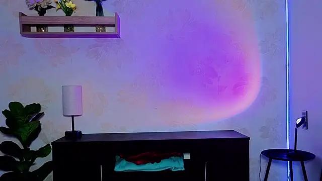 Discover our girls online shows and discover the company of countless livestreamers, with stunning shapes, sex toys and more.