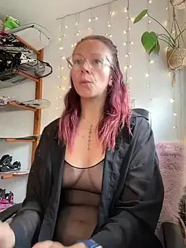 Discover our girls online shows and discover the company of countless livestreamers, with stunning shapes, sex toys and more.
