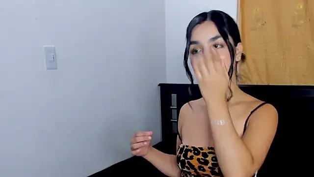 Discover our girls online shows and discover the company of countless livestreamers, with stunning shapes, sex toys and more.