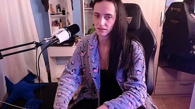 Discover our girls online shows and discover the company of countless livestreamers, with stunning shapes, sex toys and more.