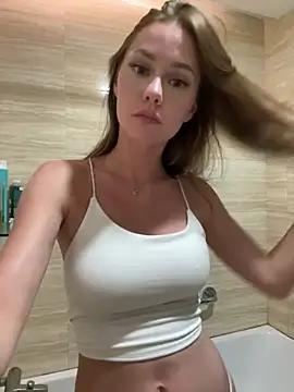 Discover our girls online shows and discover the company of countless livestreamers, with stunning shapes, sex toys and more.