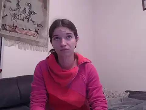 Discover our girls online shows and discover the company of countless livestreamers, with stunning shapes, sex toys and more.