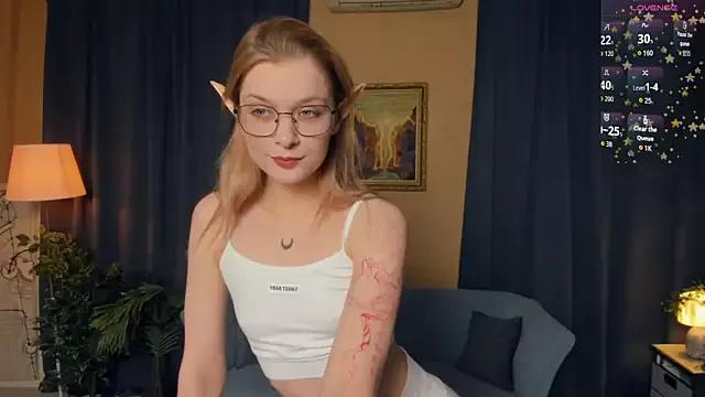 Discover our girls online shows and discover the company of countless livestreamers, with stunning shapes, sex toys and more.